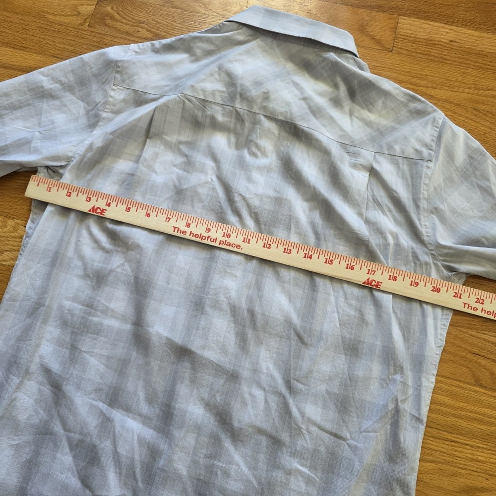 Travis Mathew Shirt Mens M Buton Down Short Sleeve Light Gray Plaid Preppy - Picture 9 of 10